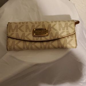 Michael Kors Signature wallet